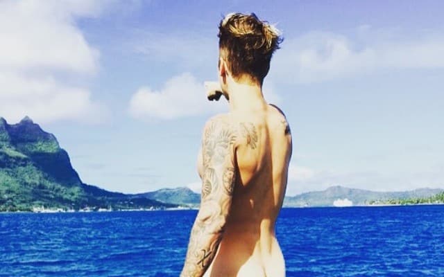 A photo of Justin Bieber with his butt showing.