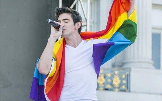 Steve Grand Comes Out to Oblivious News Anchor