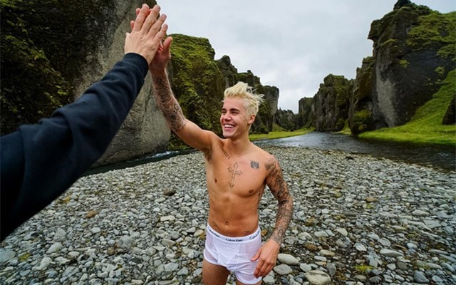 Justin Bieber’s New Tummy Tattoo Serves a Purpose