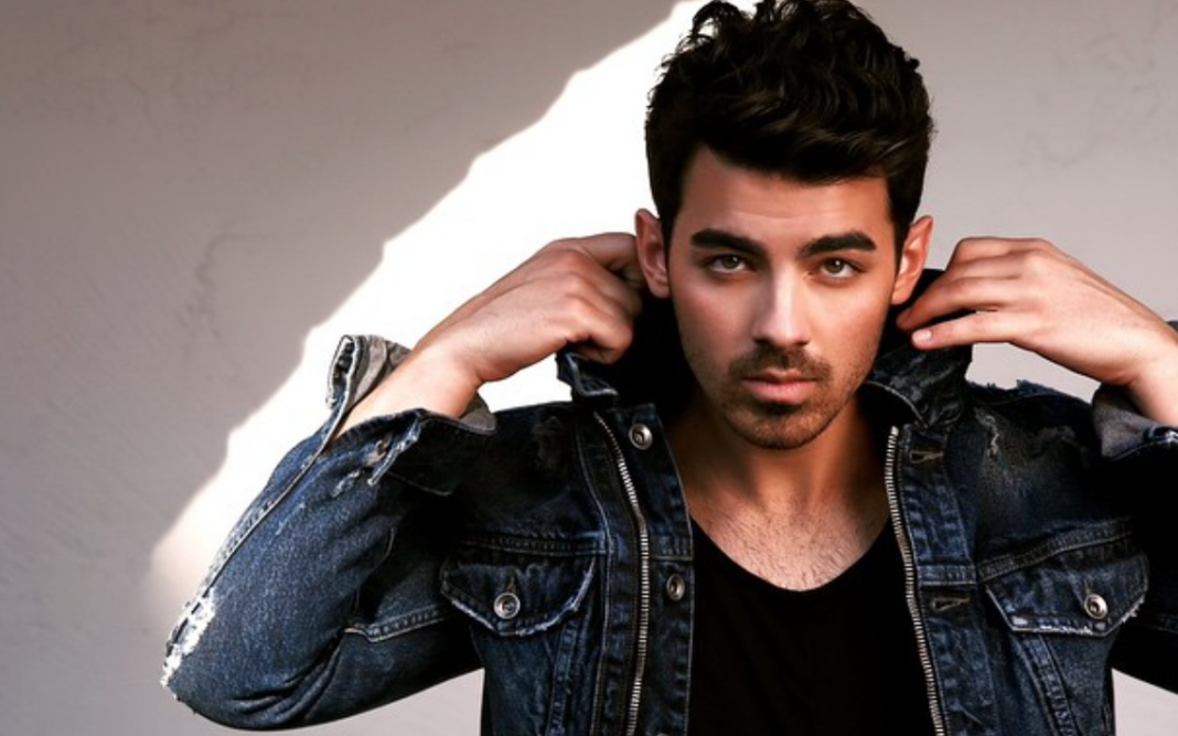 Joe Jonas Serves the Sexiest 'O-Face' on Instagram