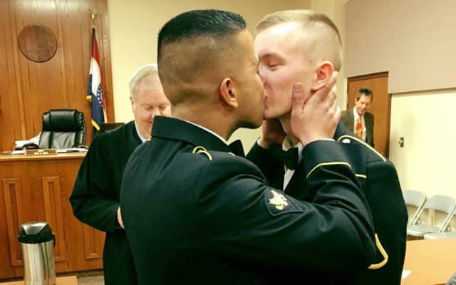 Military couple’s photo breaks the Internet.