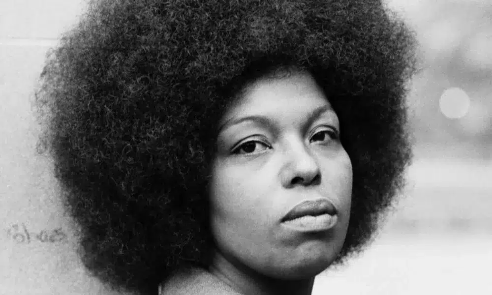 How Celebrities are Honoring the Death of Roberta Flack, Iconic R&B Singer and Longtime LGBTQ+ Ally