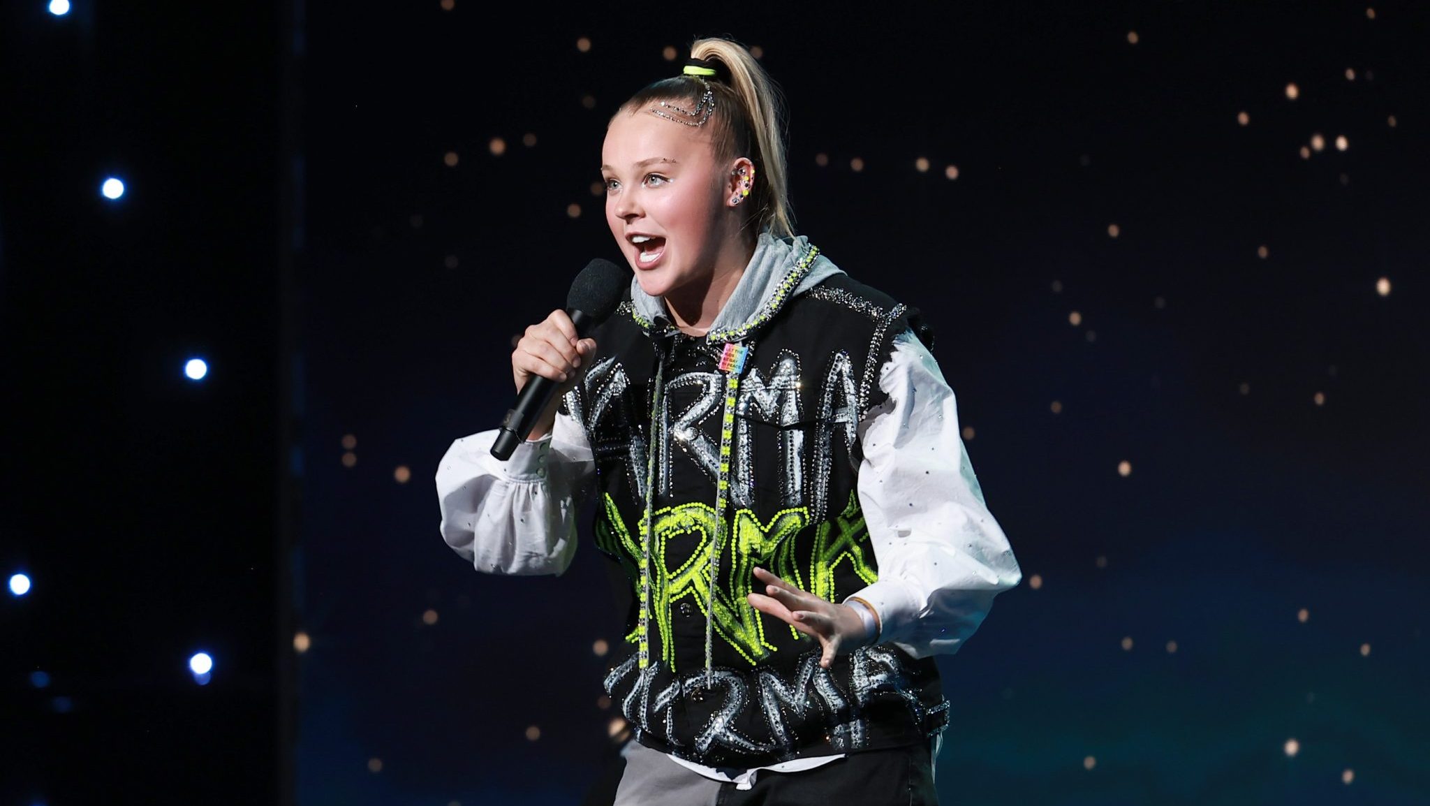 35th GLAAD Media Awards - Los Angeles - Inside xJoJo Siwa speaks onstage during the 35th GLAAD Media Awards - Los Angeles at The Beverly Hilton on March 14, 2024 in Beverly Hills, California.