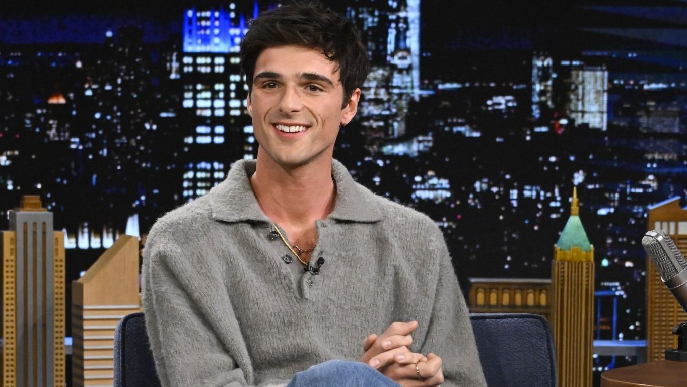 Jacob Elordi Jimmy Fallon Jacob Elordi stars in 'On Swift Horses,' a 1950s-set romantic drama filled with passion, secrets, and a dangerous love triangle, now in U.S. theaters with new behind-the-scenes photos revealed.