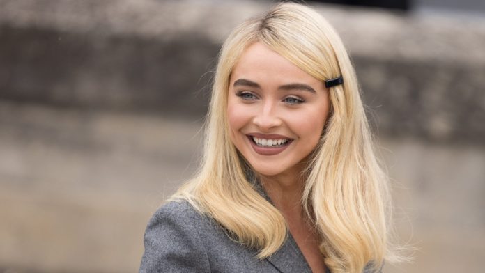 Dior Homme: Outside Arrivals - Paris Fashion Week - Menswear Spring/Summer 2026 Sabrina Carpenter attends the Dior Homme Menswear Spring/Summer 2026 show as part of Paris Fashion Week on June 27, 2025 in Paris, France.