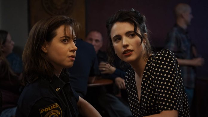 HONEY DON'T! HONEYDONT_FP_012_R Aubrey Plaza stars as MG Falcone and Margaret Qualley as Honey O’Donahue in writer/director Ethan Coen’s HONEY DON’T!, a Focus Features release. Credit: Courtesy of Focus Features / © 2025 FOCUS FEATURES LLC