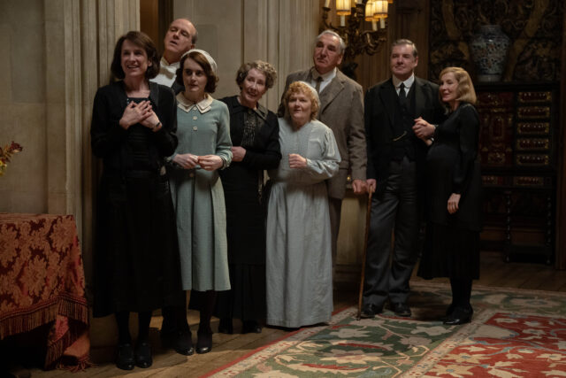 (L to R) Raquel Cassidy stars as Miss Baxter, Kevin Doyle as Mr. Molesley, Sophie McShera as Daisy Parker, Phyllis Logan as Mrs. Hughes, Lesley Nicol as Mrs. Patmore, Jim Carter as Mr. Carson, Brendan Coyle as Mr. Bates and Joanne Froggatt as Anna Bates in DOWNTON ABBEY: The Grand Finale, a Focus Features release. Credit: Rory Mulvey / © 2025 FOCUS FEATURES LLC