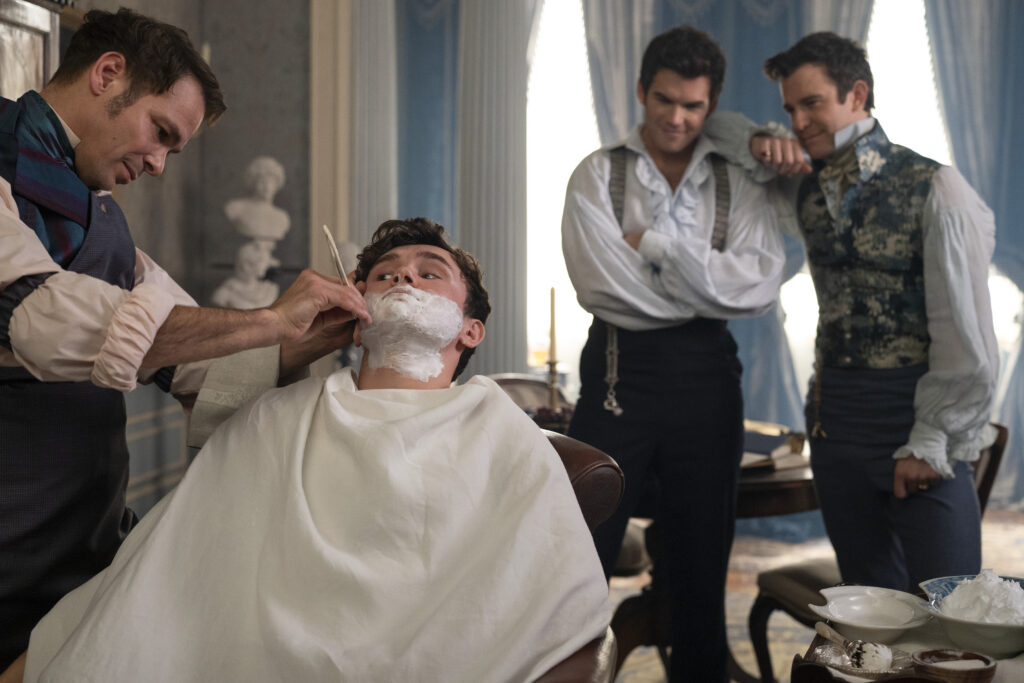 Bridgerton. (L to R) Will Tilston as Gregory Bridgerton, Luke Newton as Colin Bridgerton, Luke Thompson as Benedict Bridgerton in episode 404 of Bridgerton. Cr. Liam Daniel/Netflix © 2025