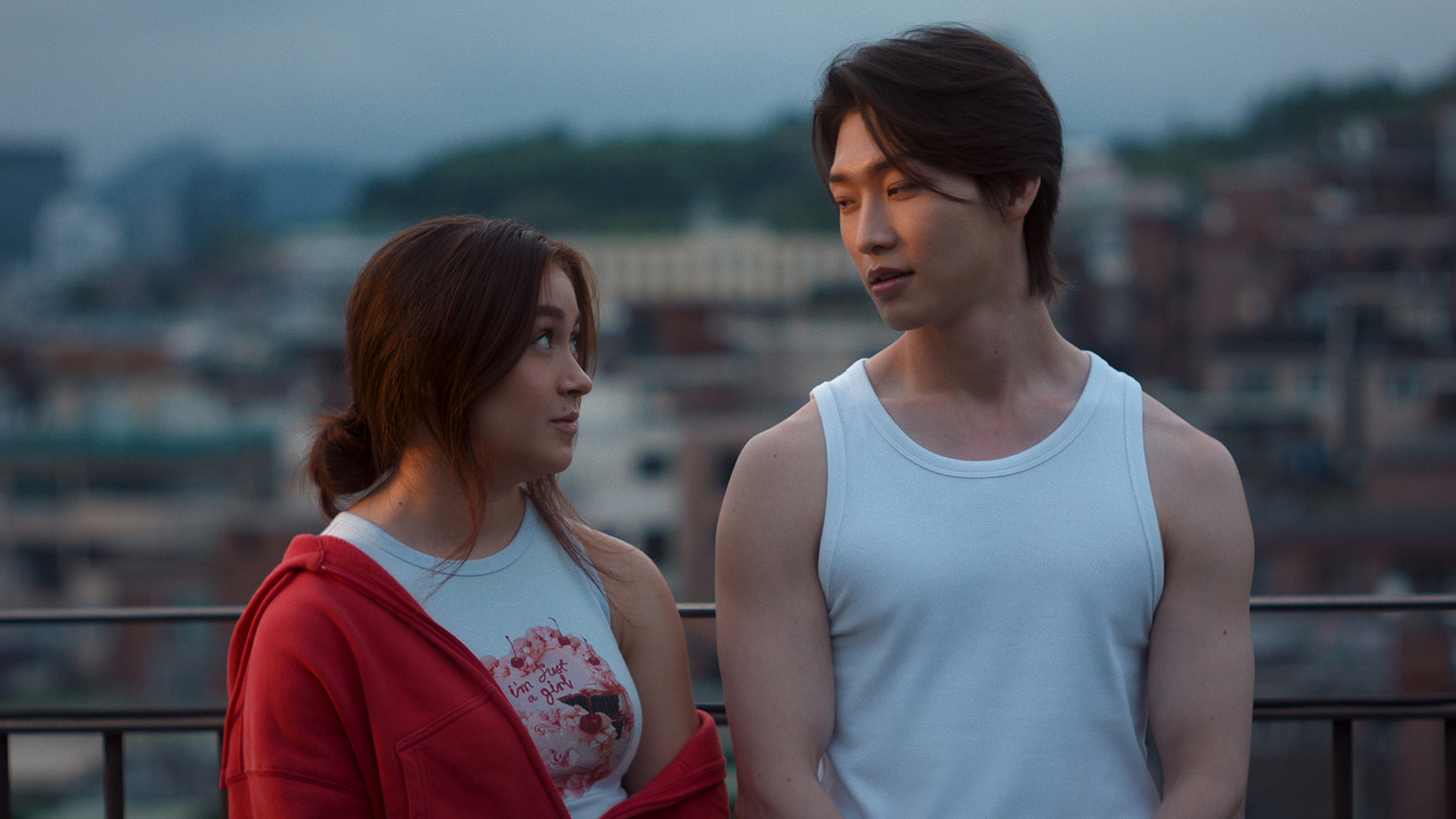 XO, Kitty. (L to R) Anna Cathcart as Kitty Song Covey, Sang Heon Lee as Min Ho Moon in episode 302 of XO, Kitty. Cr. Courtesy of Netflix © 2026