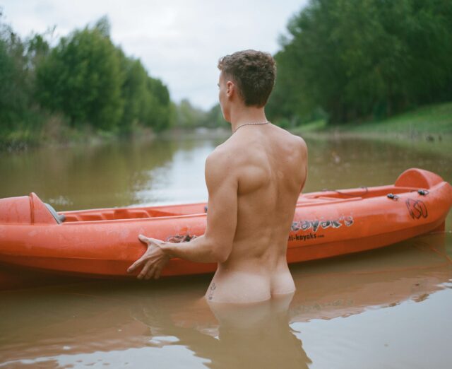 Matu Buiatti’s “La Isla” transforms nude photography into a study of trust, time, and human connection across Argentina.