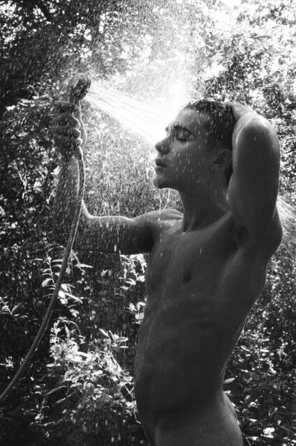 Matu Buiatti’s “La Isla” transforms nude photography into a study of trust, time, and human connection across Argentina.